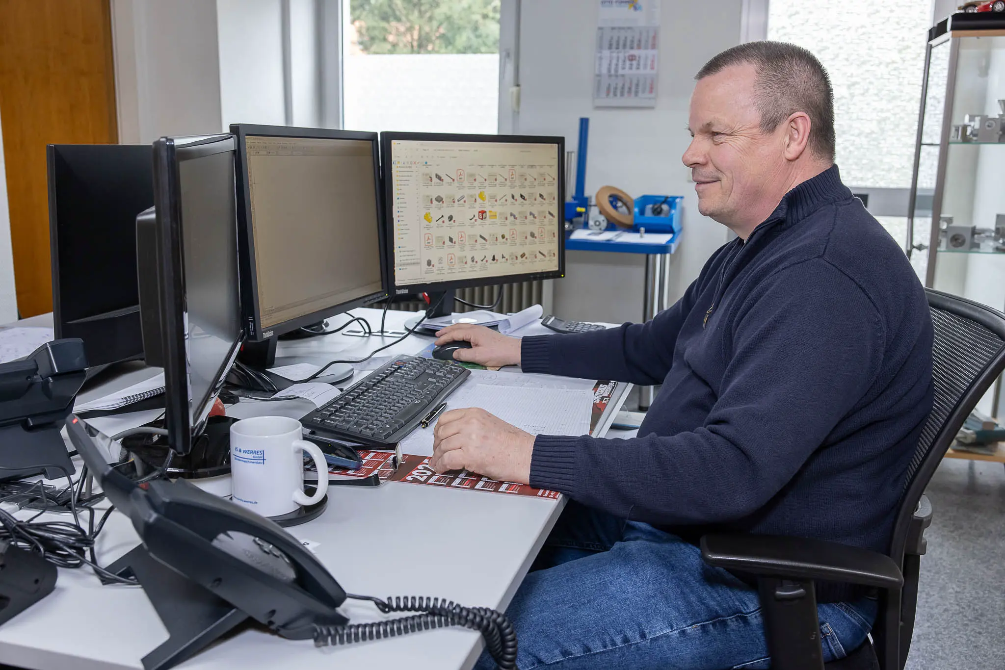 Konstrukteur von Wirths & Werres am 3D-CAD-Arbeitsplatz in Wuppertal